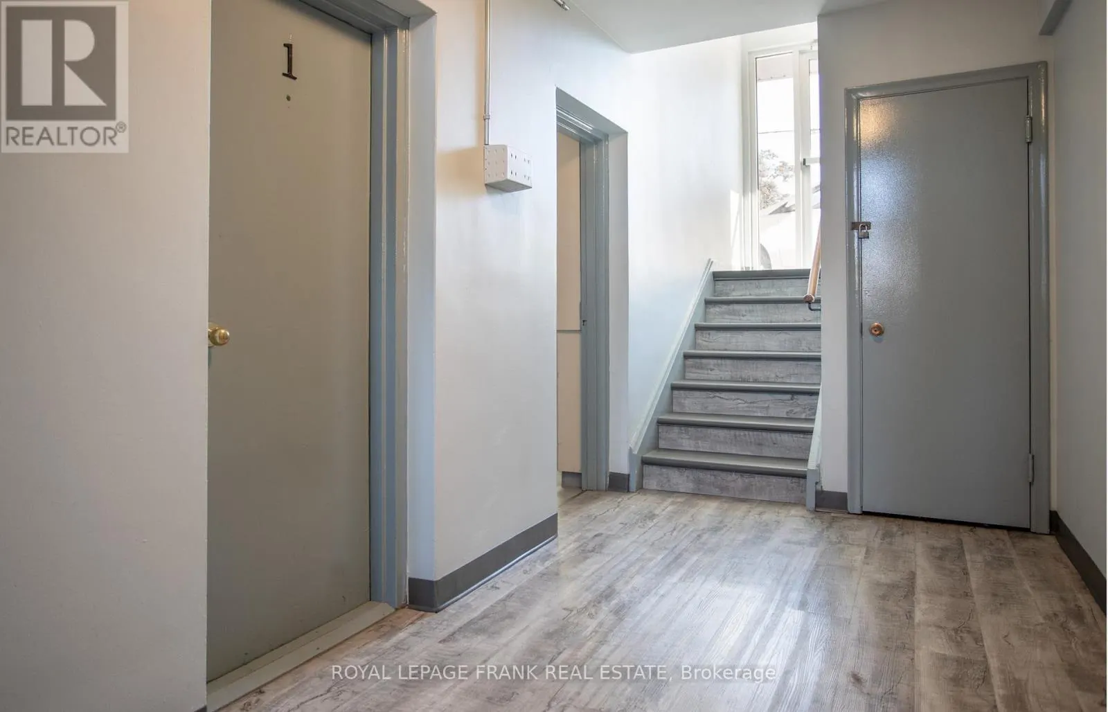 203 OSHAWA BOULEVARD S
