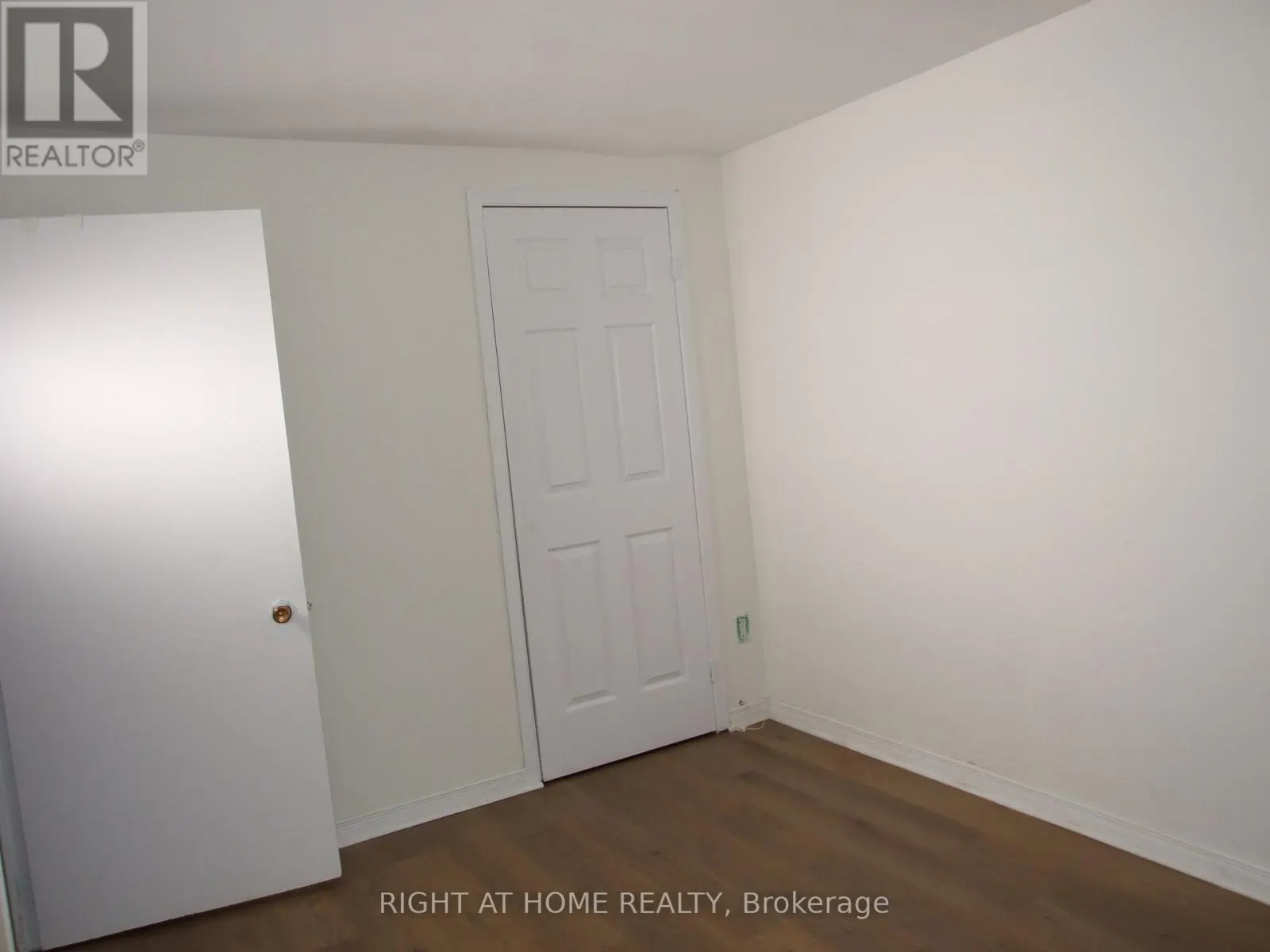 53 RENFIELD CRESCENT