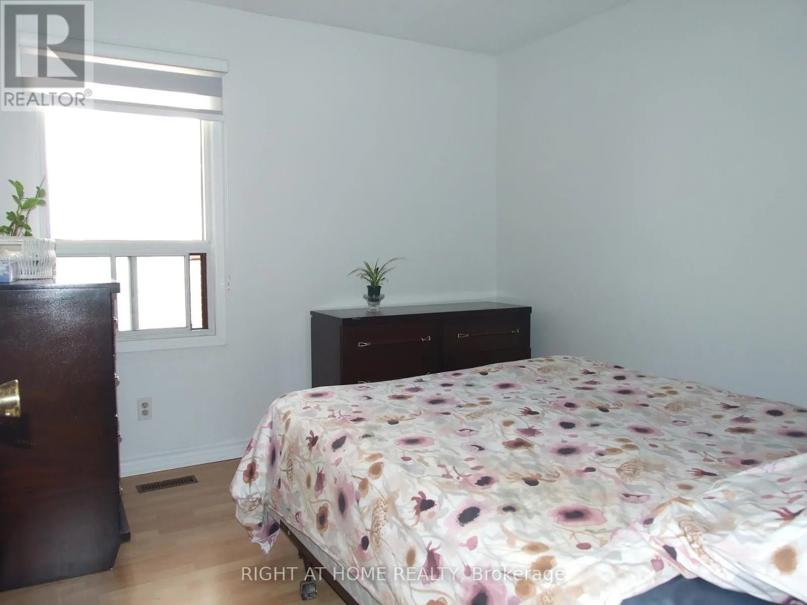 53 RENFIELD CRESCENT