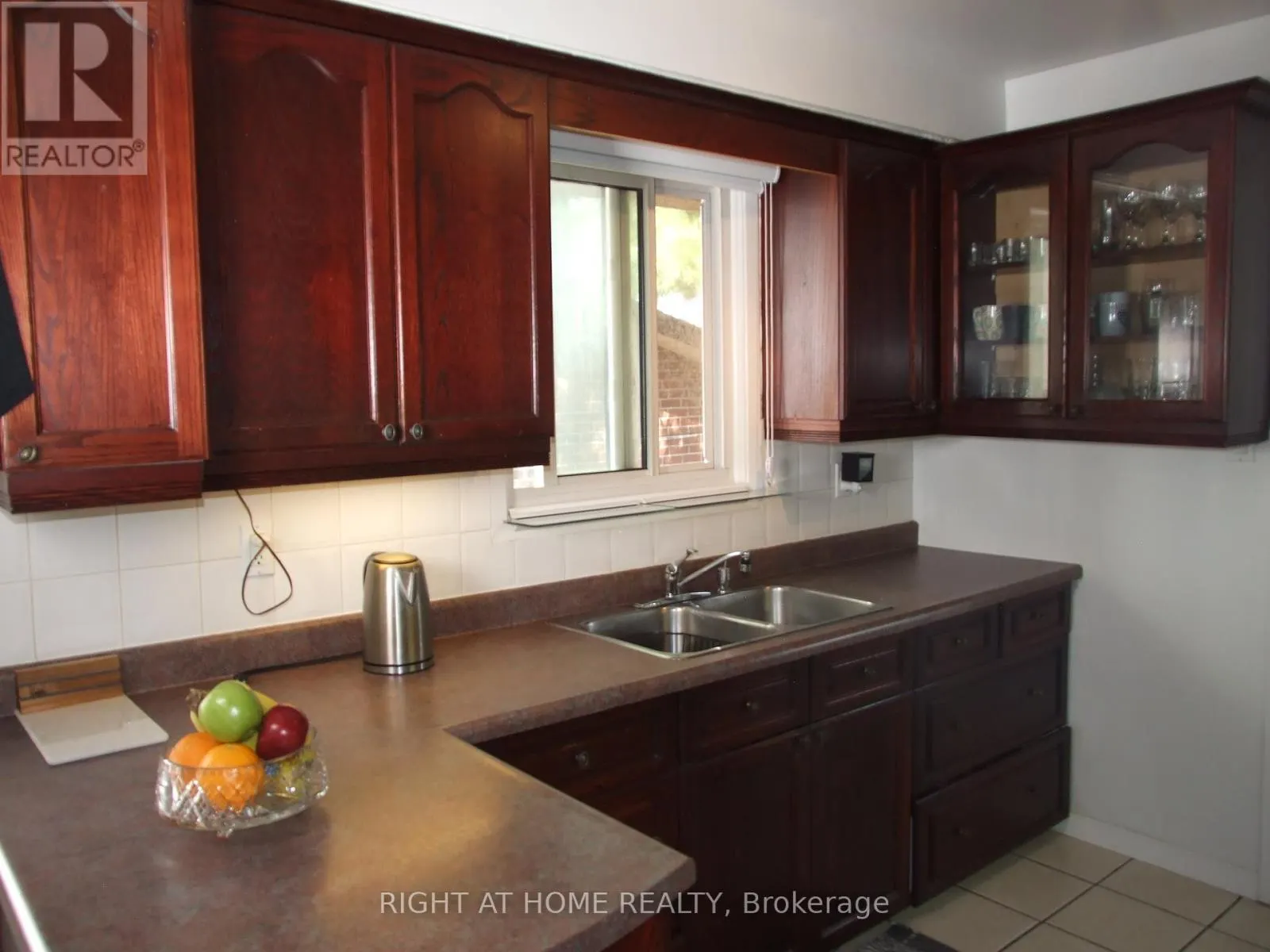 53 RENFIELD CRESCENT
