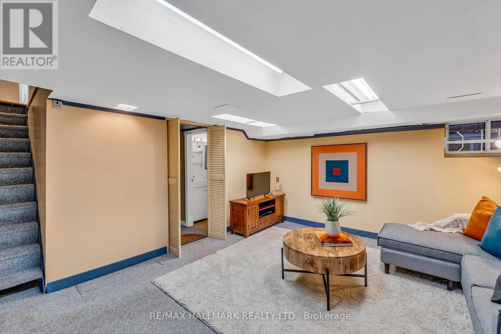 63 EASTMOUNT AVENUE