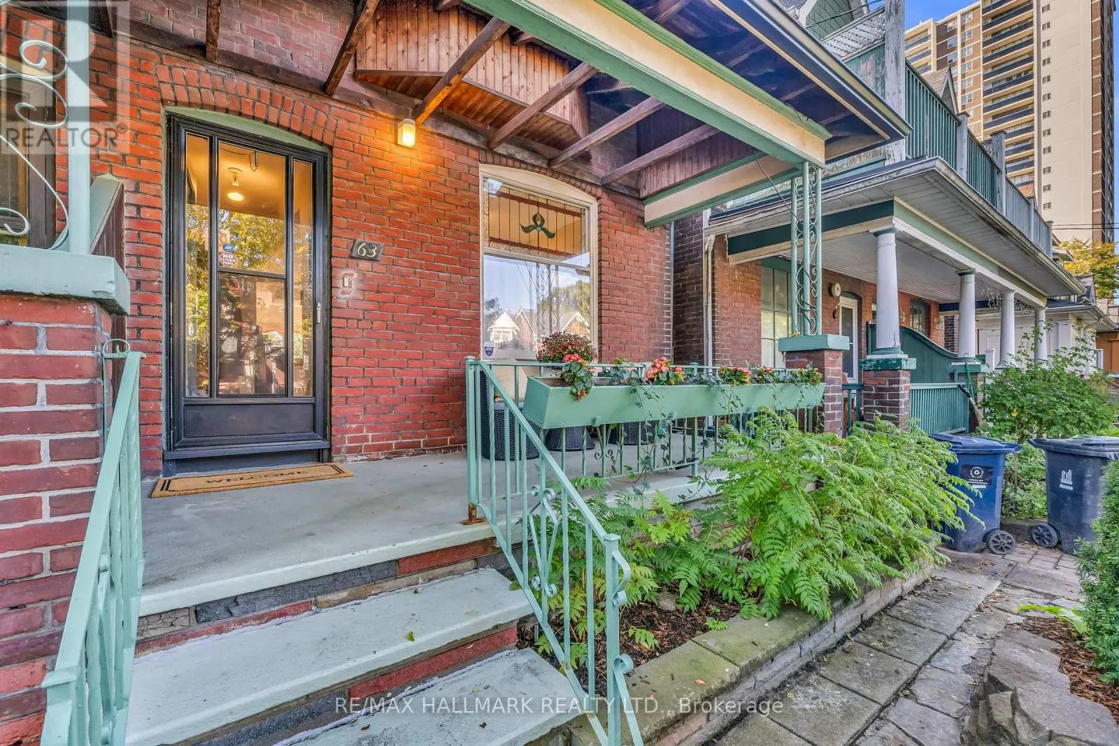 63 EASTMOUNT AVENUE