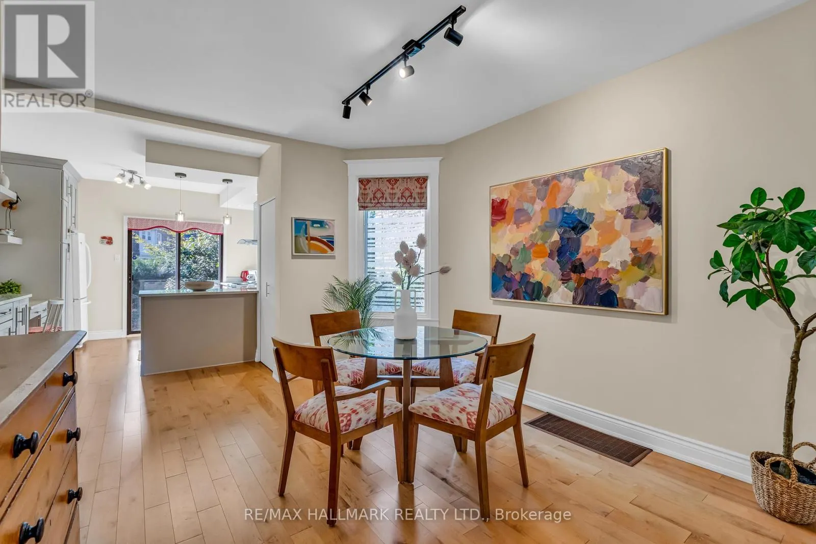 63 EASTMOUNT AVENUE
