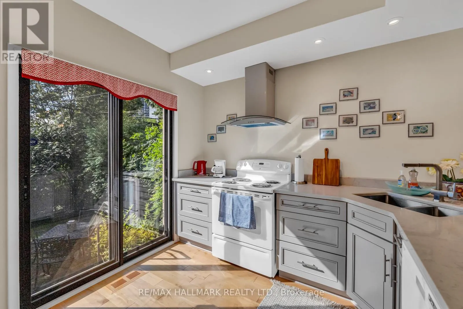 63 EASTMOUNT AVENUE