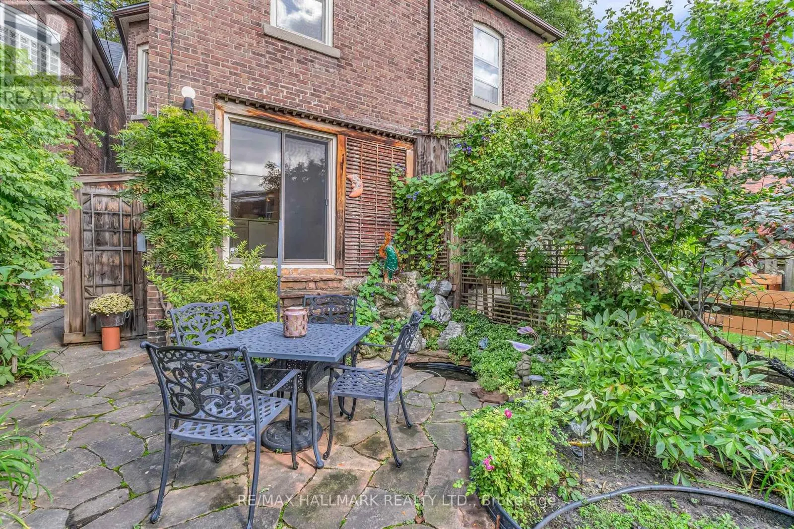 63 EASTMOUNT AVENUE