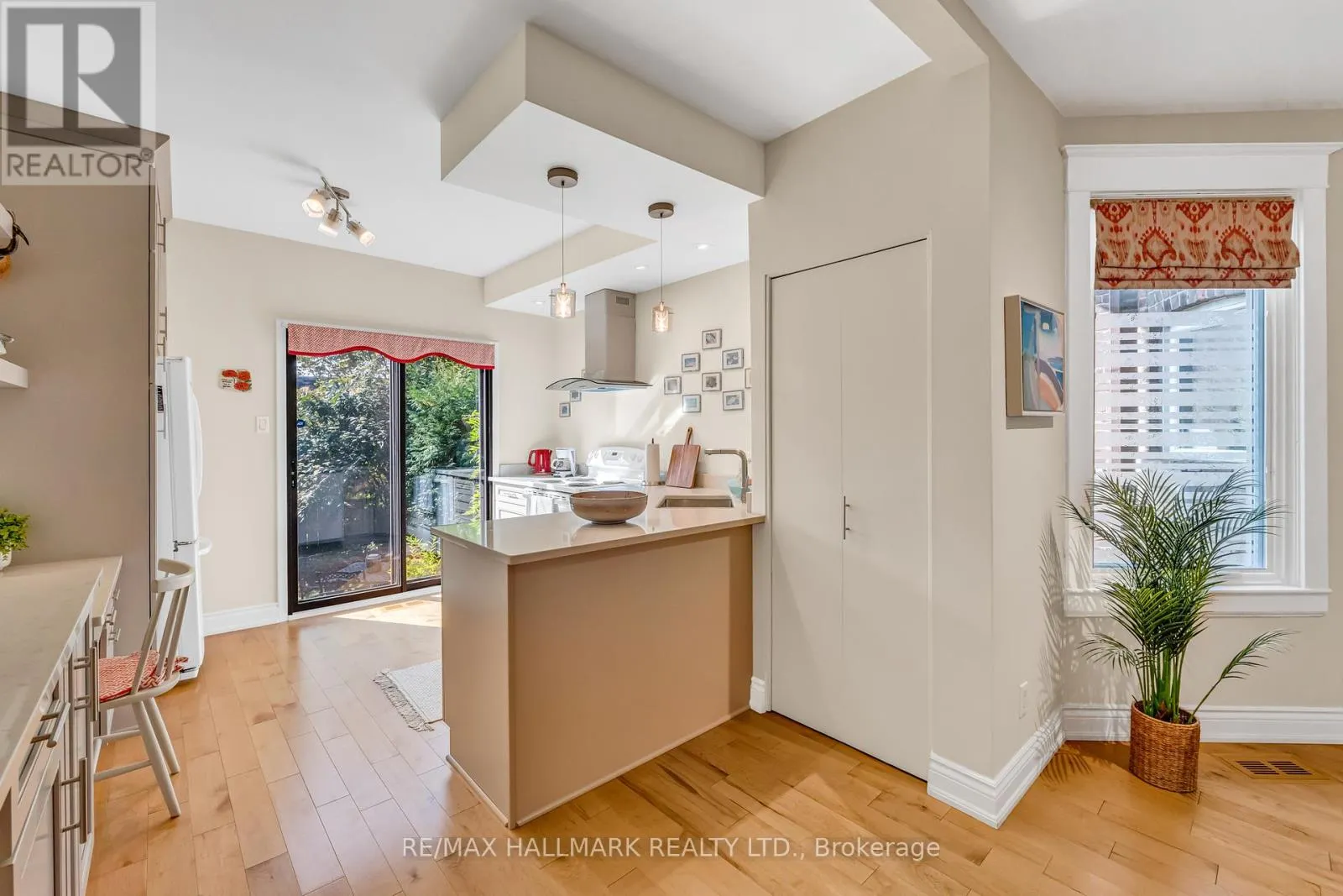 63 EASTMOUNT AVENUE