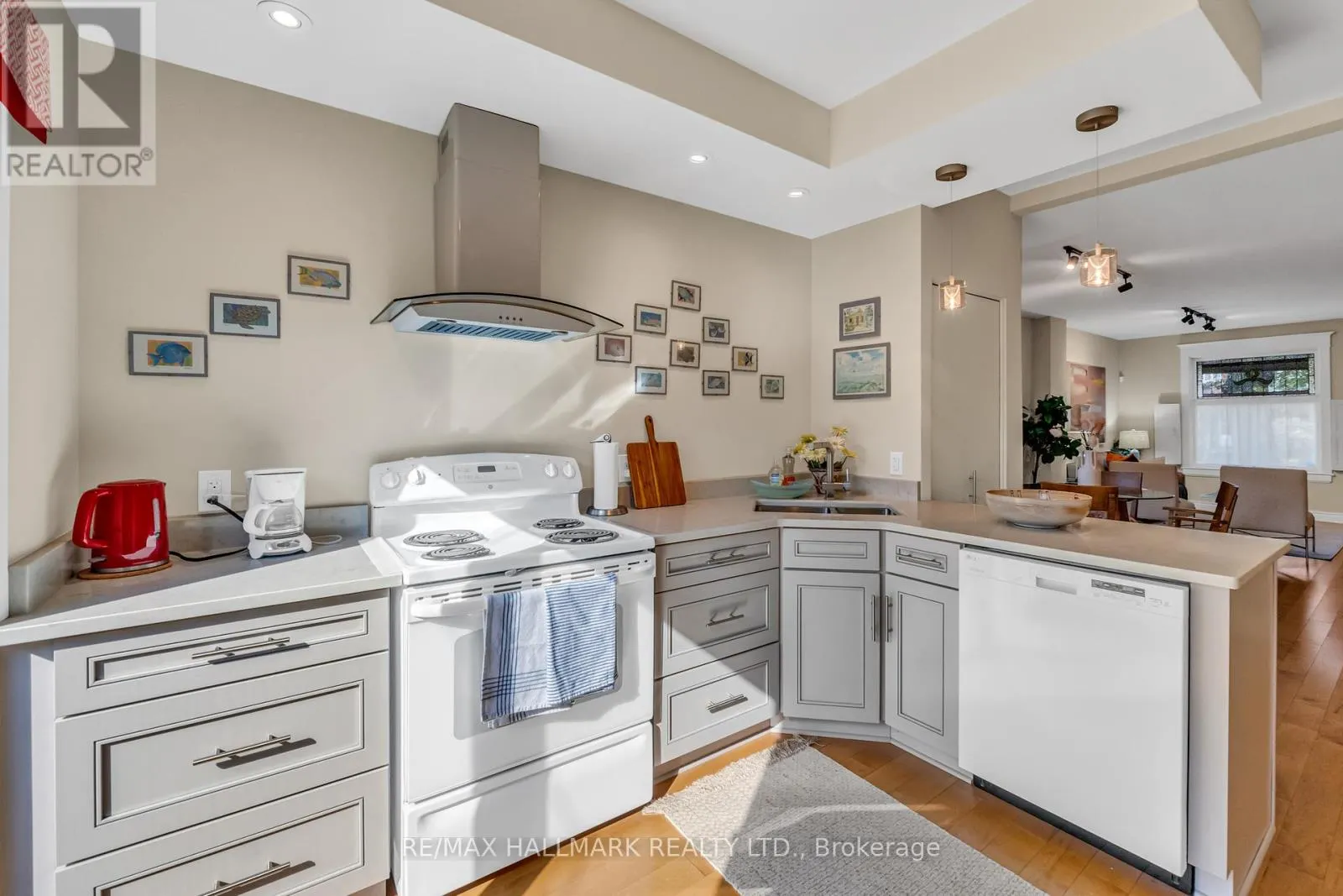 63 EASTMOUNT AVENUE