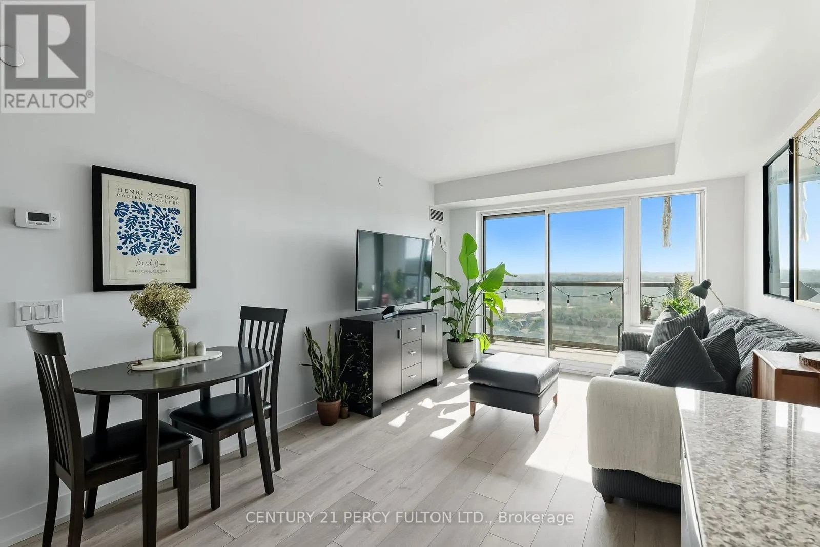 1308 - 1215 BAYLY STREET
