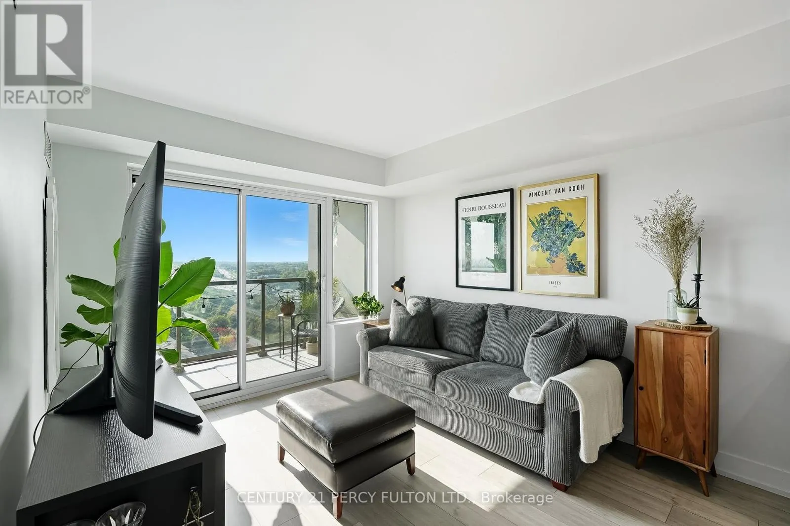 1308 - 1215 BAYLY STREET