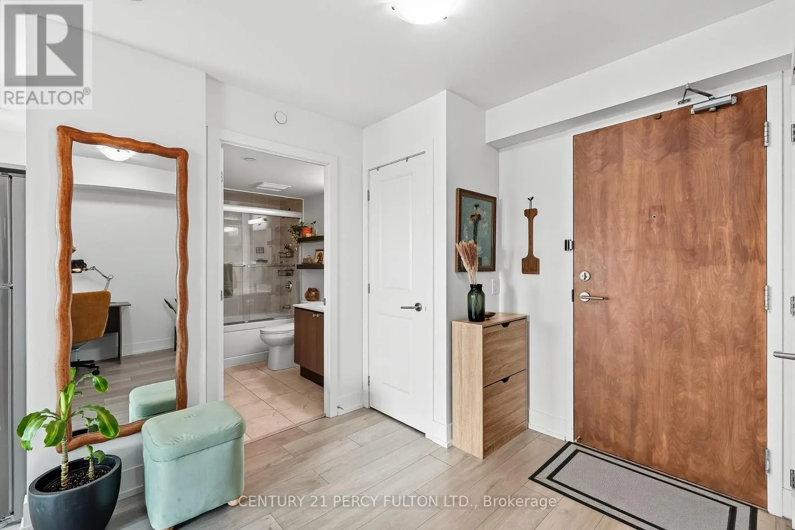 1308 - 1215 BAYLY STREET