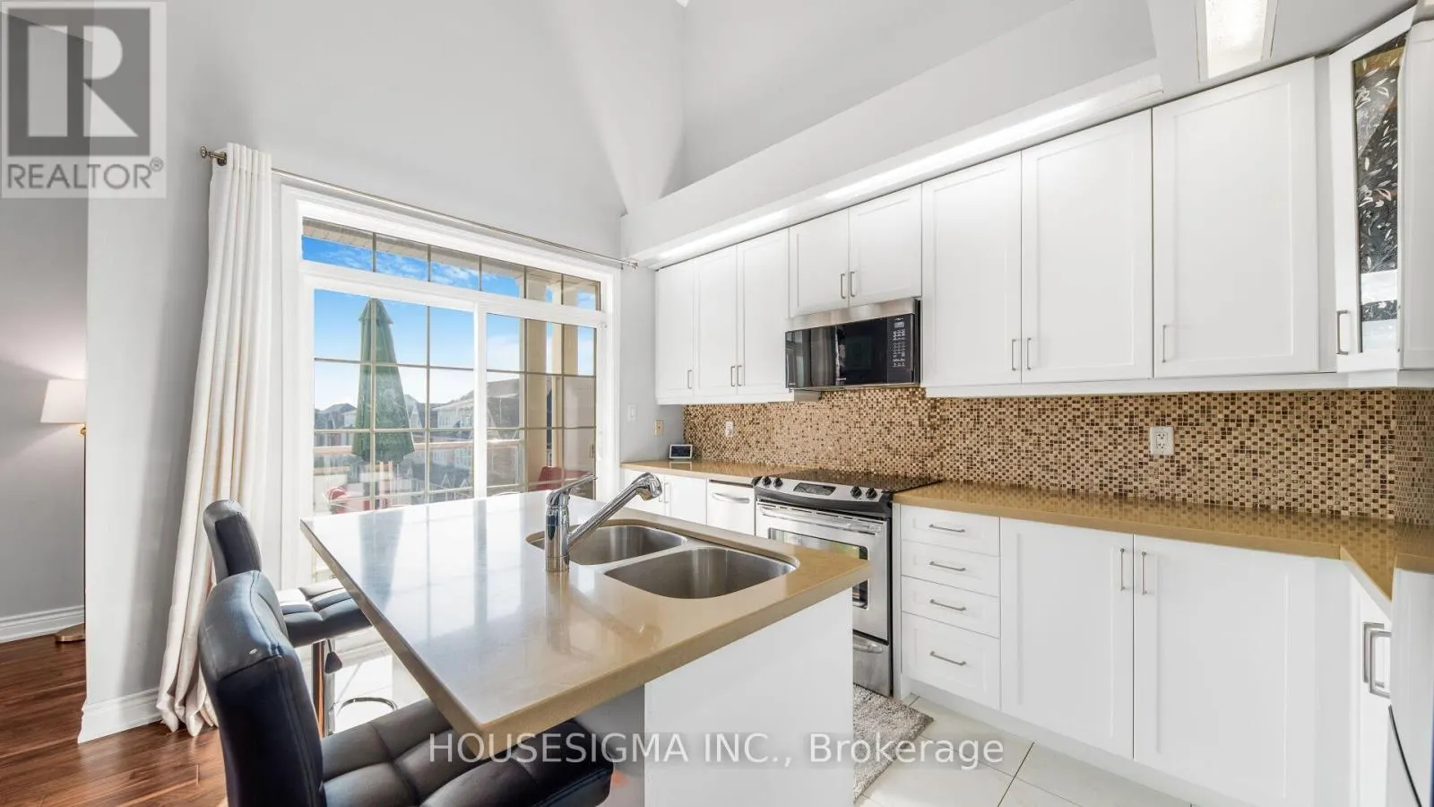 18 LOVEGROVE LANE