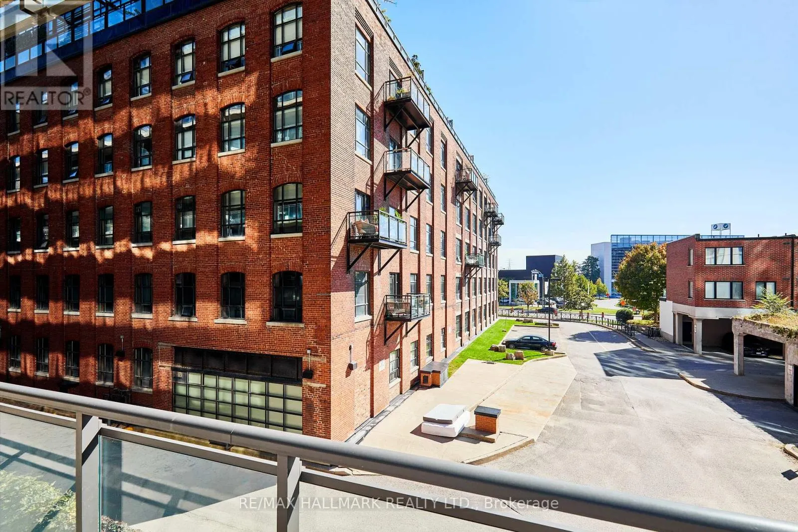211 - 90 BROADVIEW AVENUE