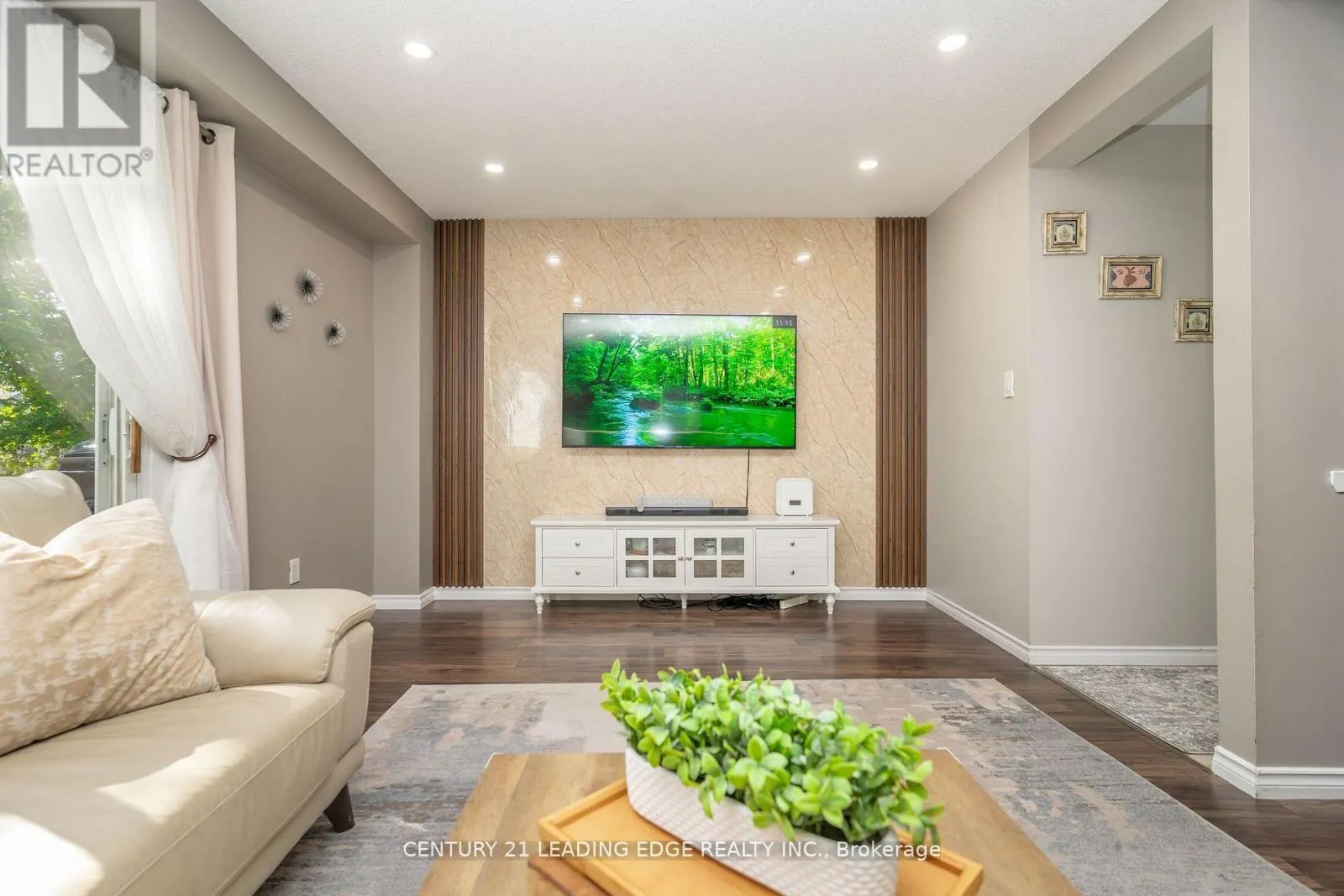 505 LANCELOT CRESCENT