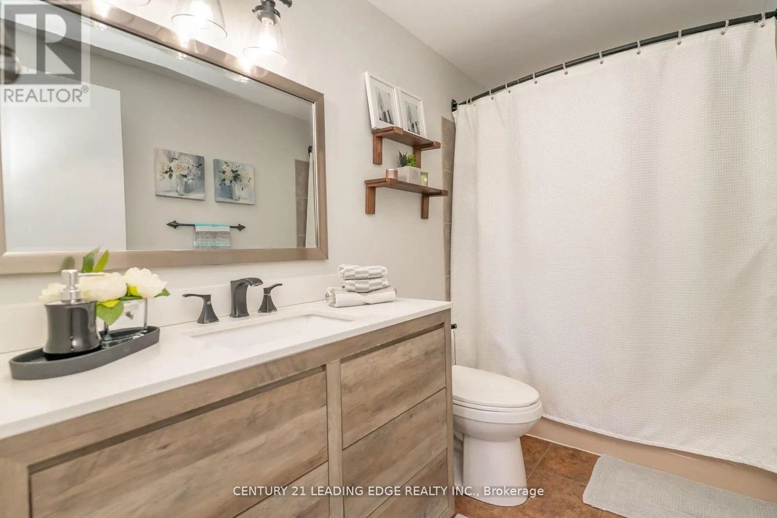 505 LANCELOT CRESCENT