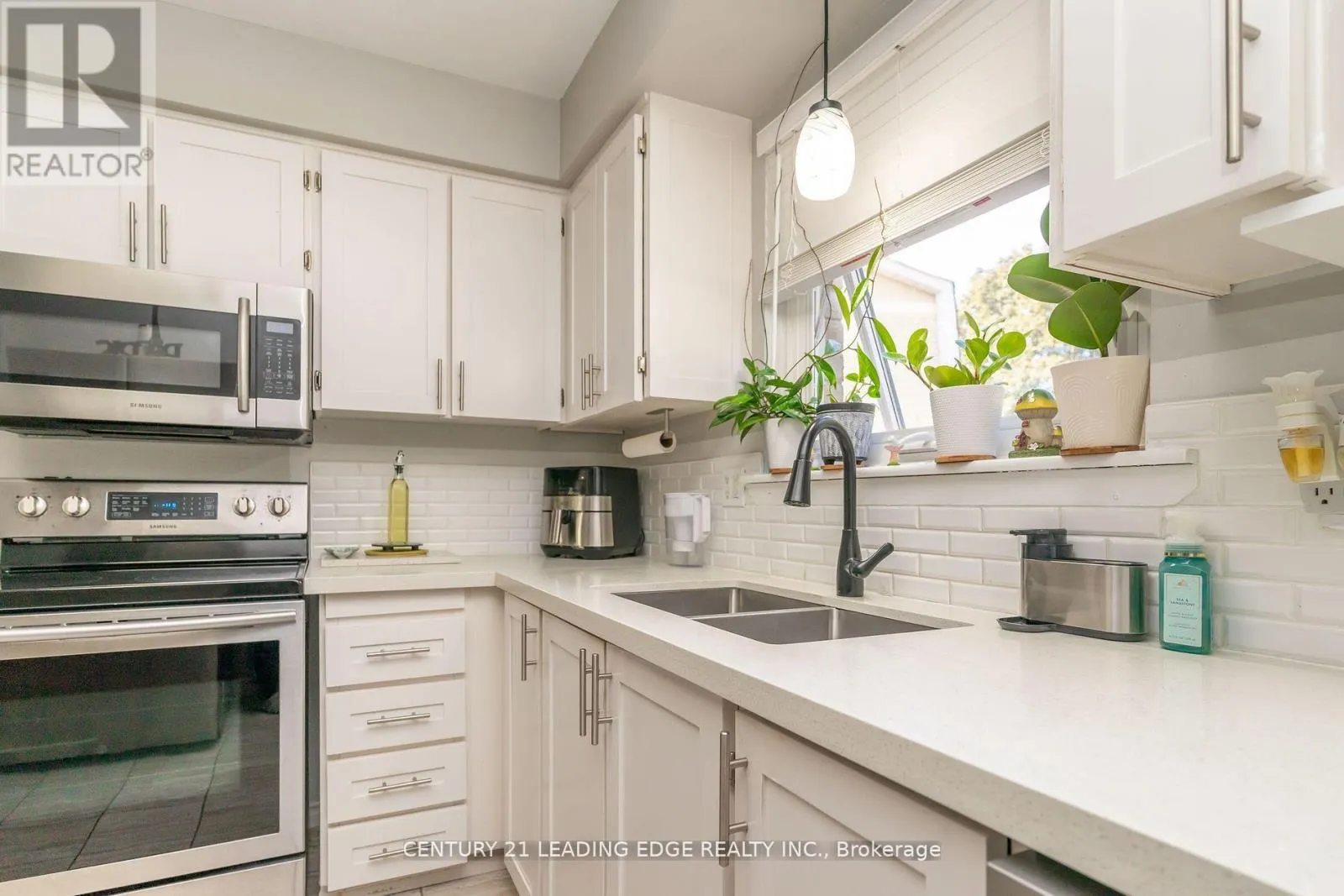 505 LANCELOT CRESCENT