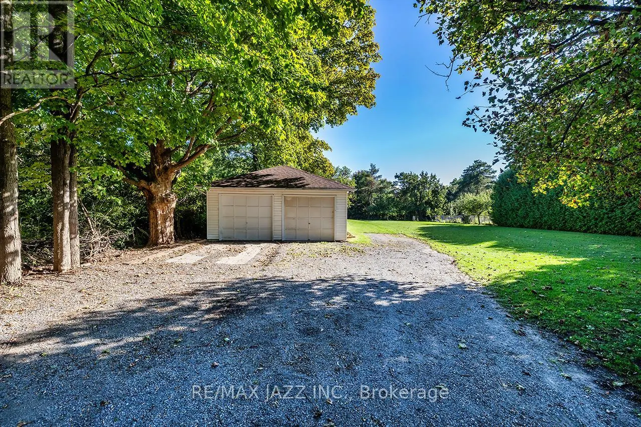 585 MYRTLE ROAD W