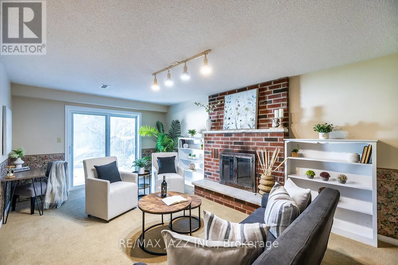 585 MYRTLE ROAD W