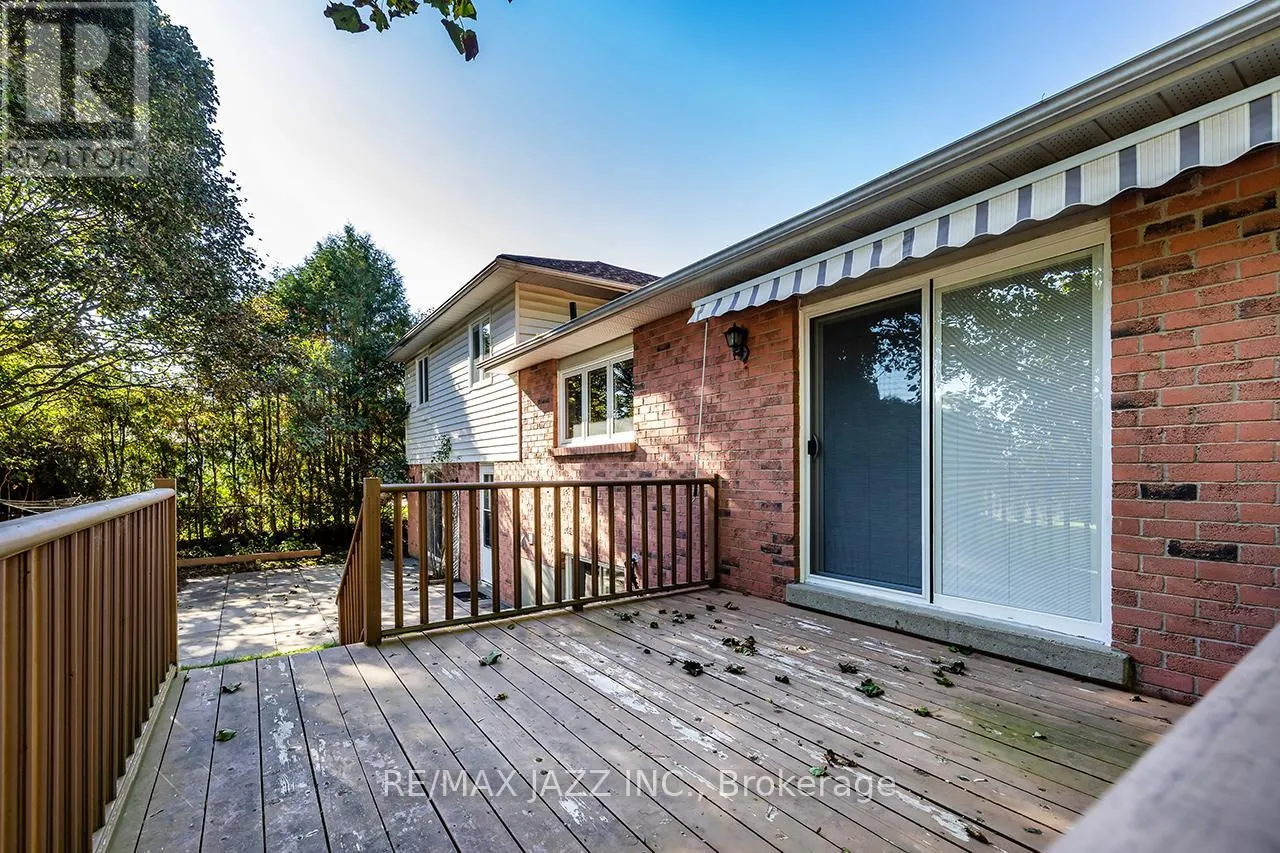 585 MYRTLE ROAD W