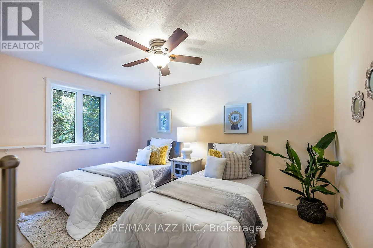 585 MYRTLE ROAD W