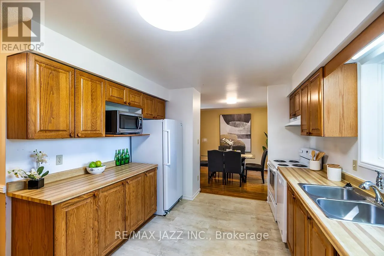 585 MYRTLE ROAD W