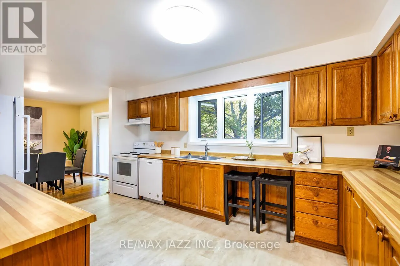 585 MYRTLE ROAD W