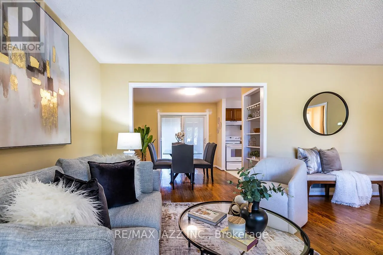 585 MYRTLE ROAD W