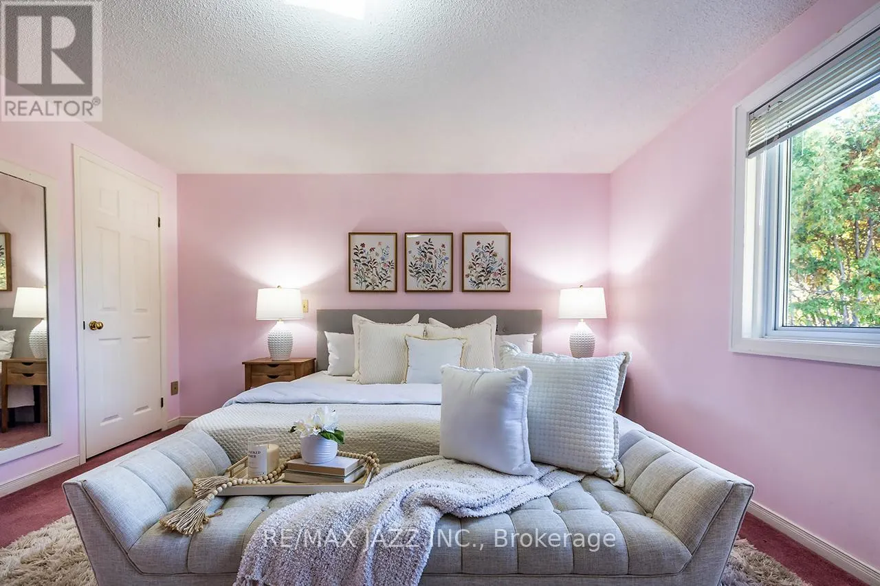 585 MYRTLE ROAD W