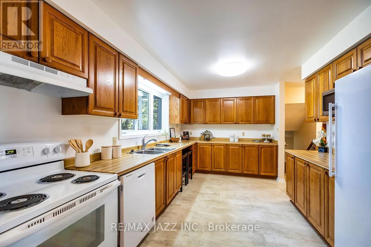 585 MYRTLE ROAD W