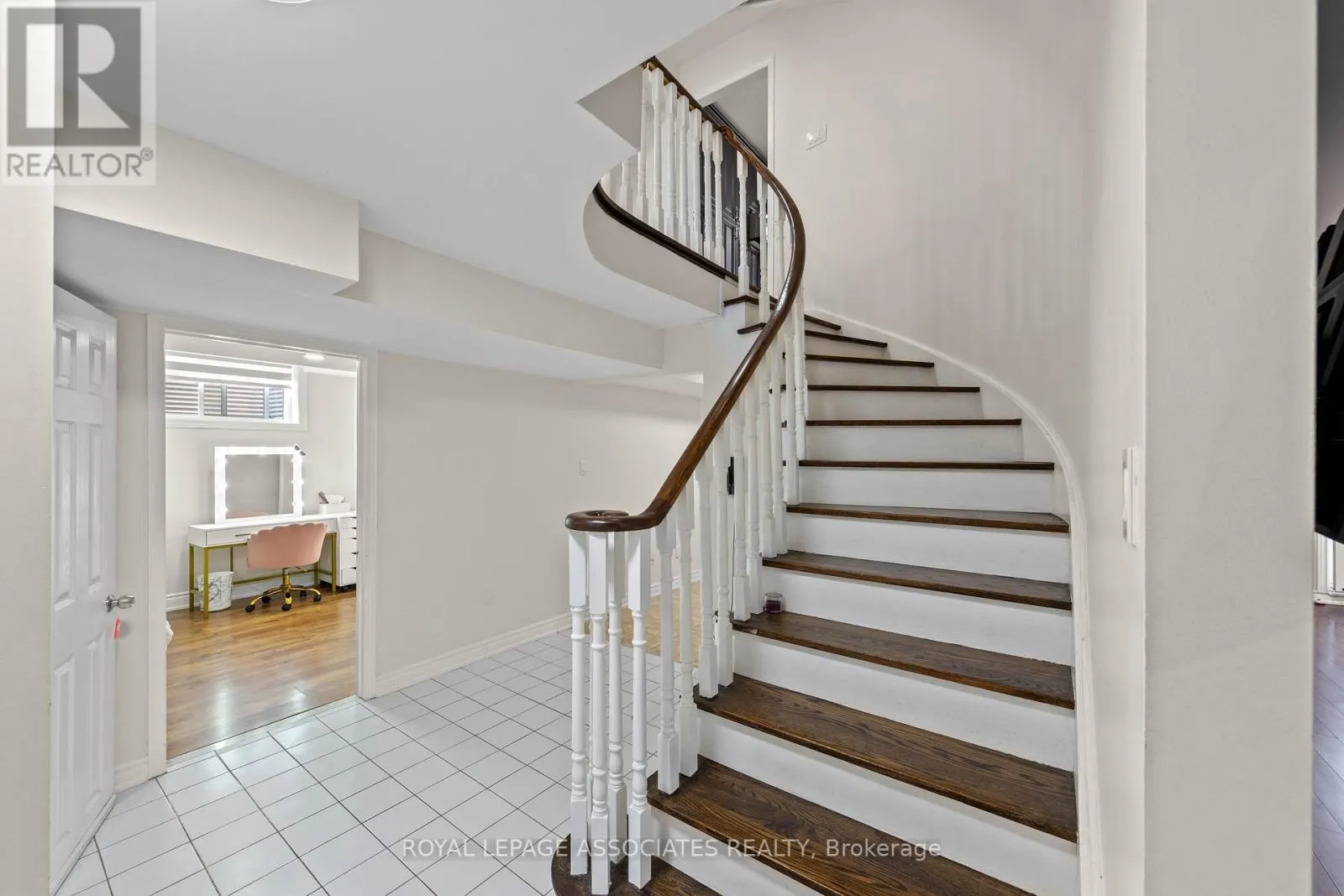 47 WHITEWAY COURT