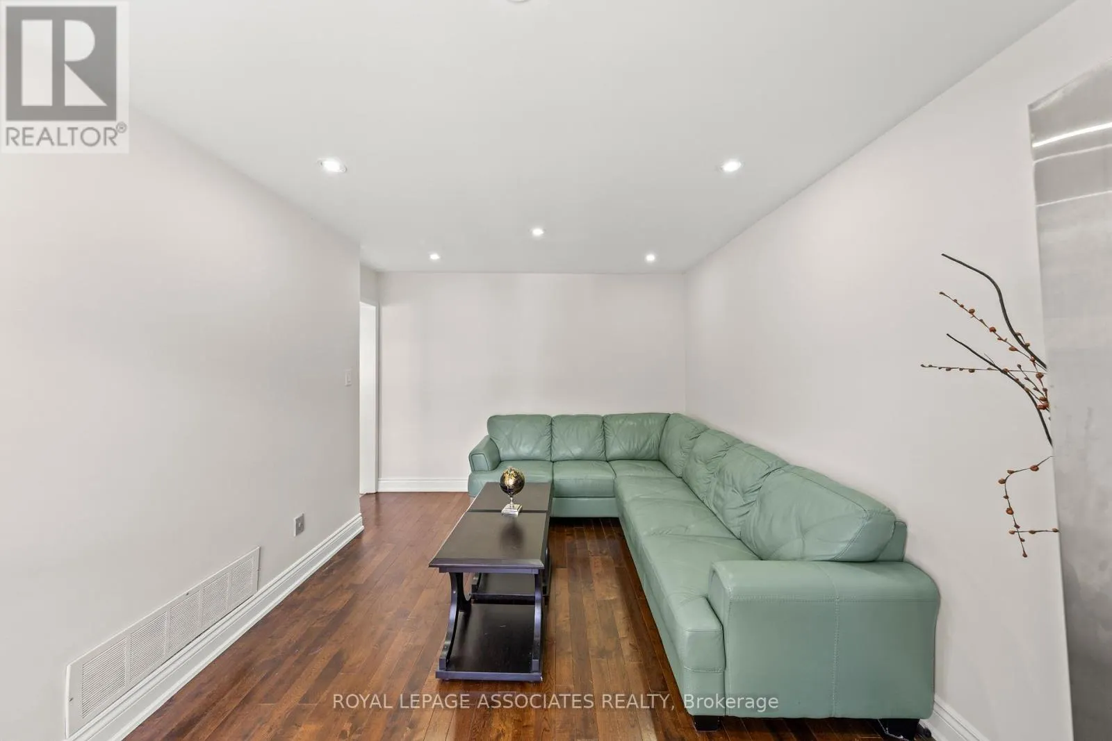 47 WHITEWAY COURT