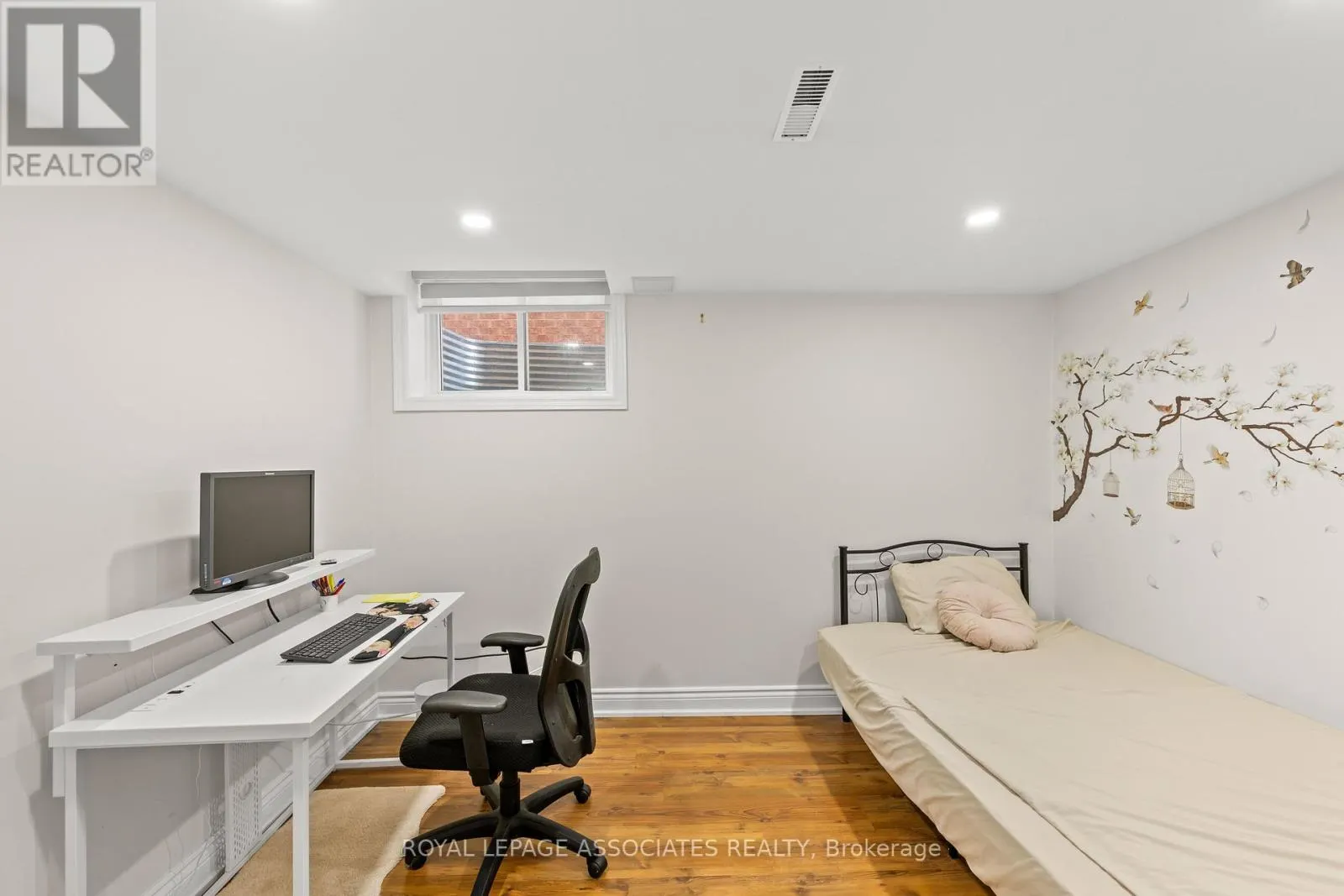 47 WHITEWAY COURT
