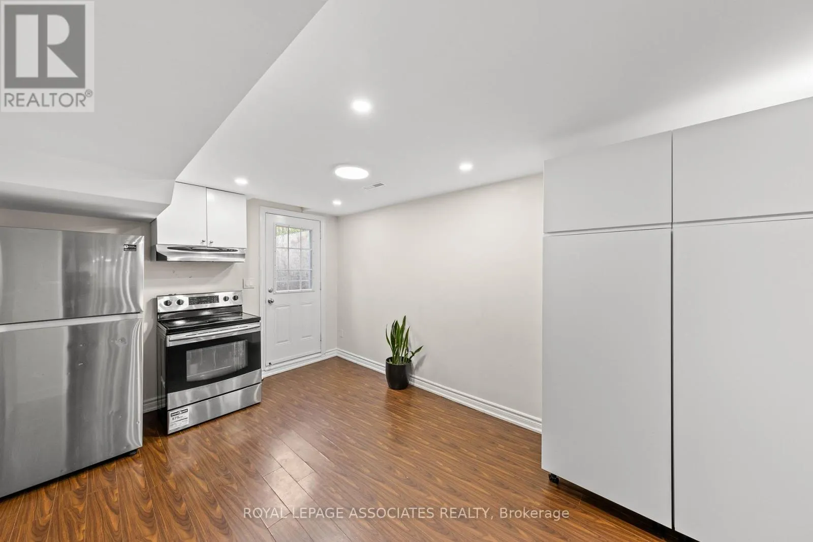 47 WHITEWAY COURT