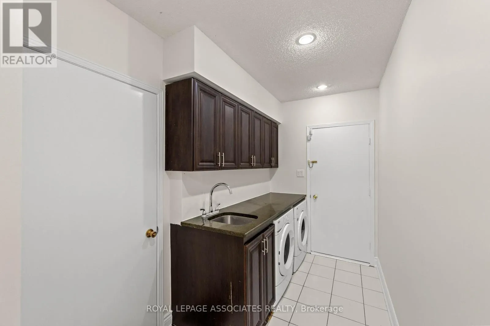 47 WHITEWAY COURT