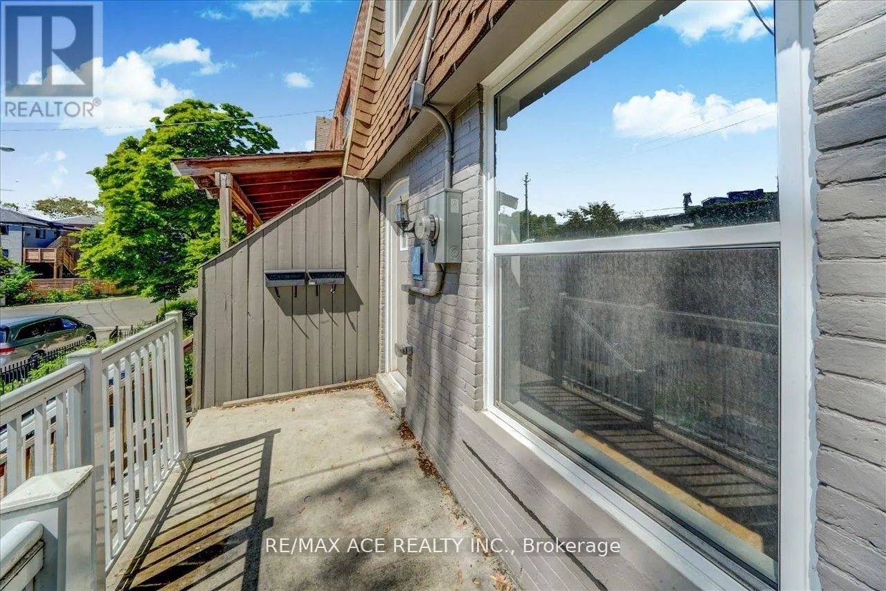 UPPER - 183 MUNRO STREET