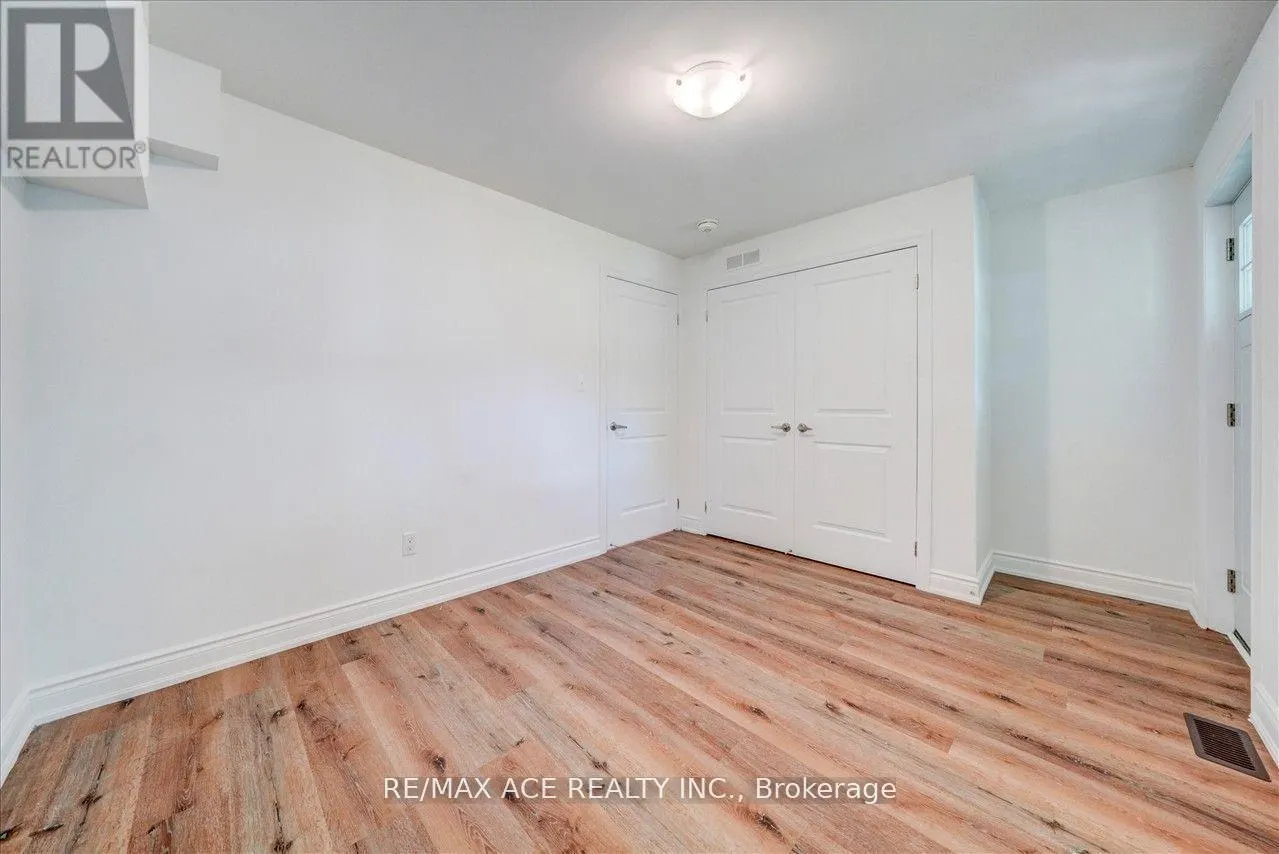 UPPER - 183 MUNRO STREET
