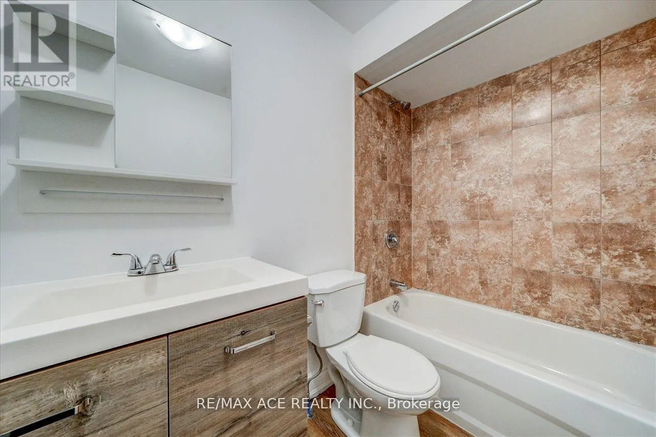 UPPER - 183 MUNRO STREET