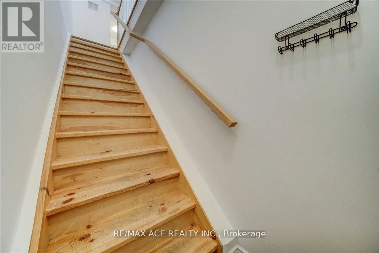 UPPER - 183 MUNRO STREET