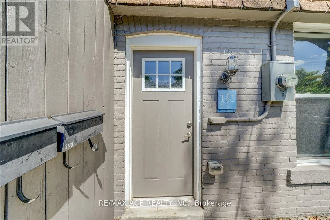 UPPER - 183 MUNRO STREET