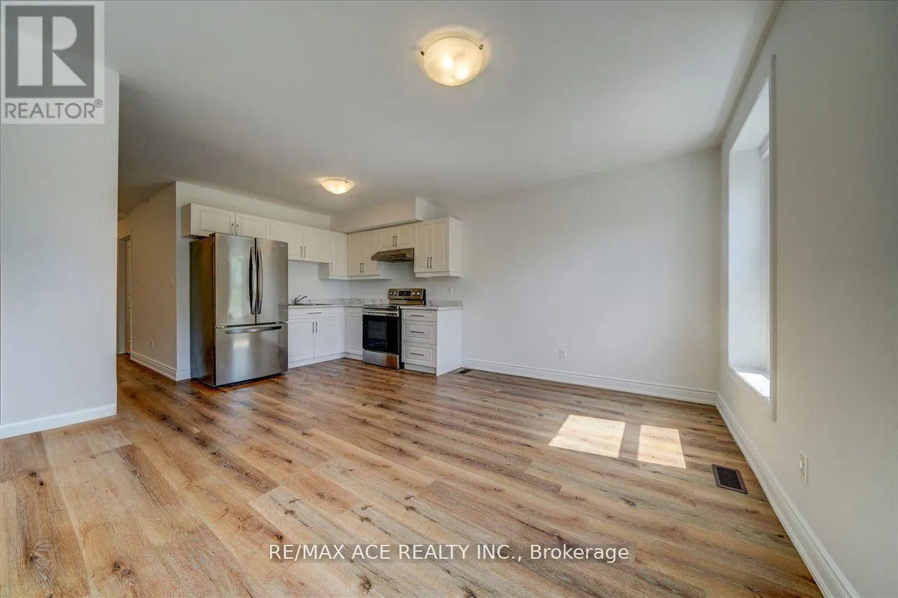 UPPER - 183 MUNRO STREET