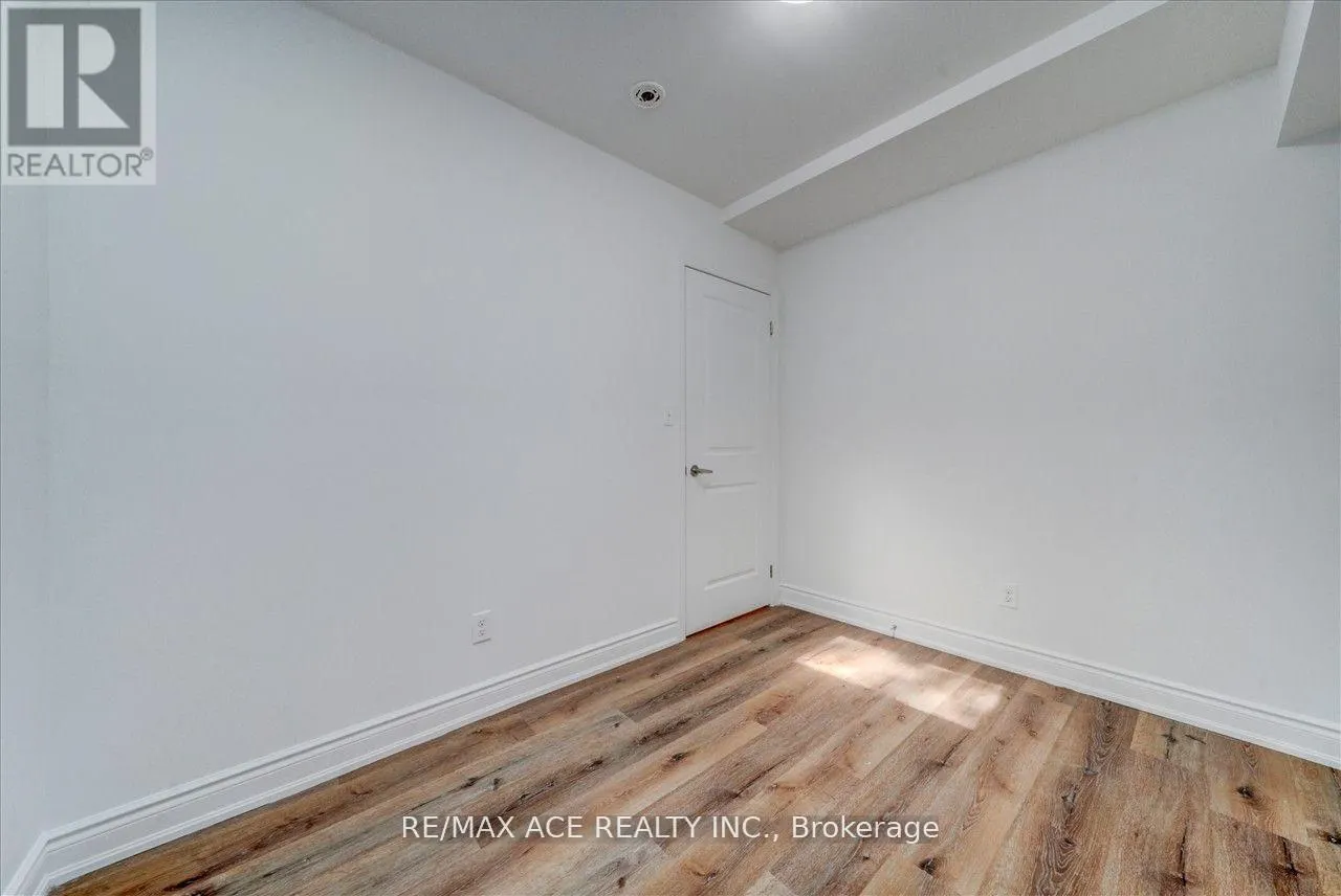 UPPER - 183 MUNRO STREET