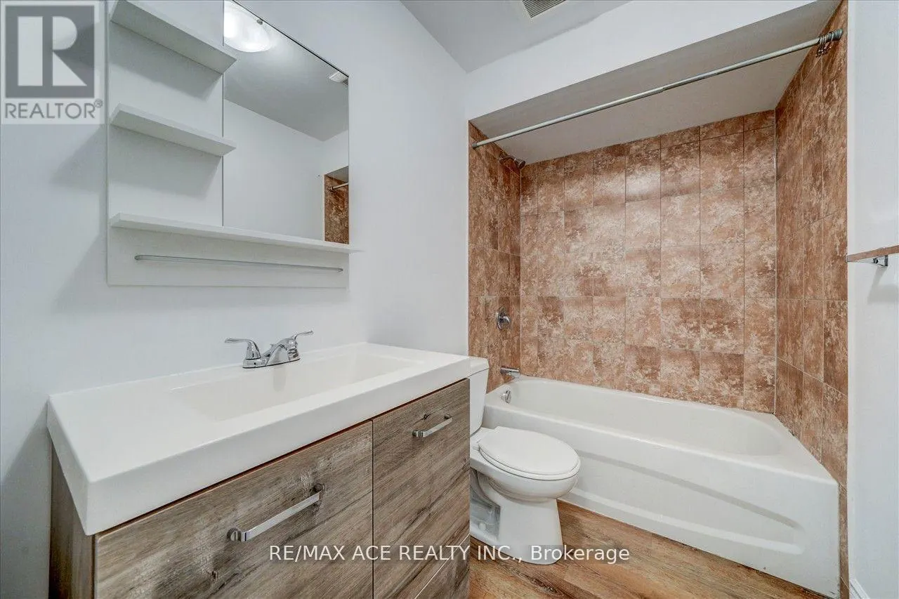 UPPER - 183 MUNRO STREET