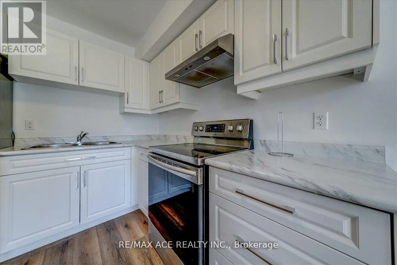 UPPER - 183 MUNRO STREET