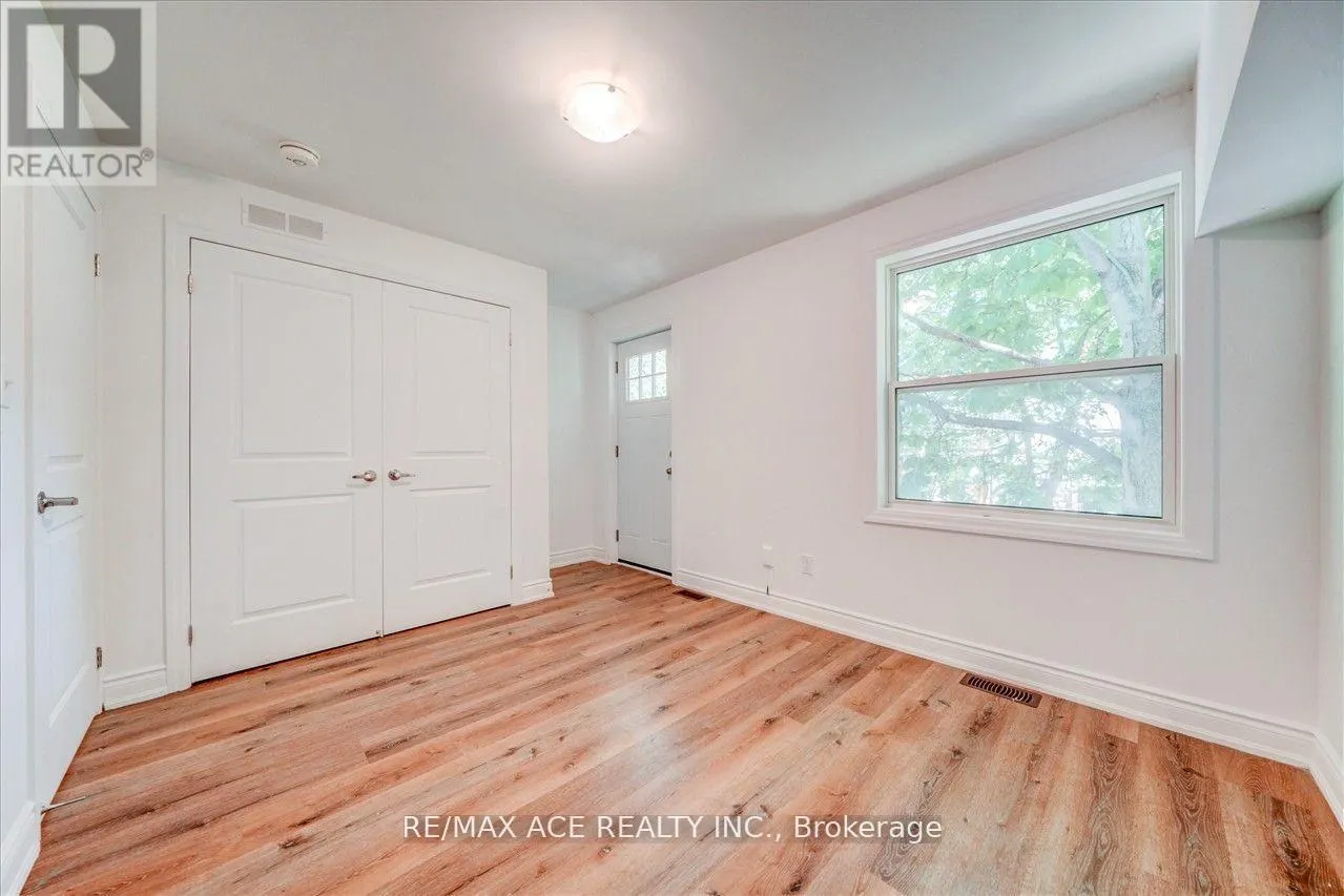 UPPER - 183 MUNRO STREET