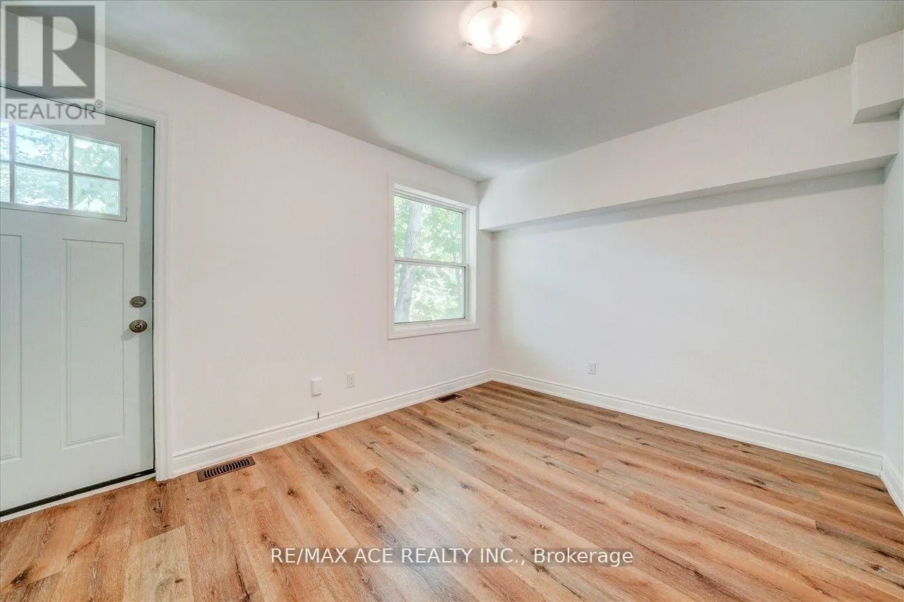 UPPER - 183 MUNRO STREET