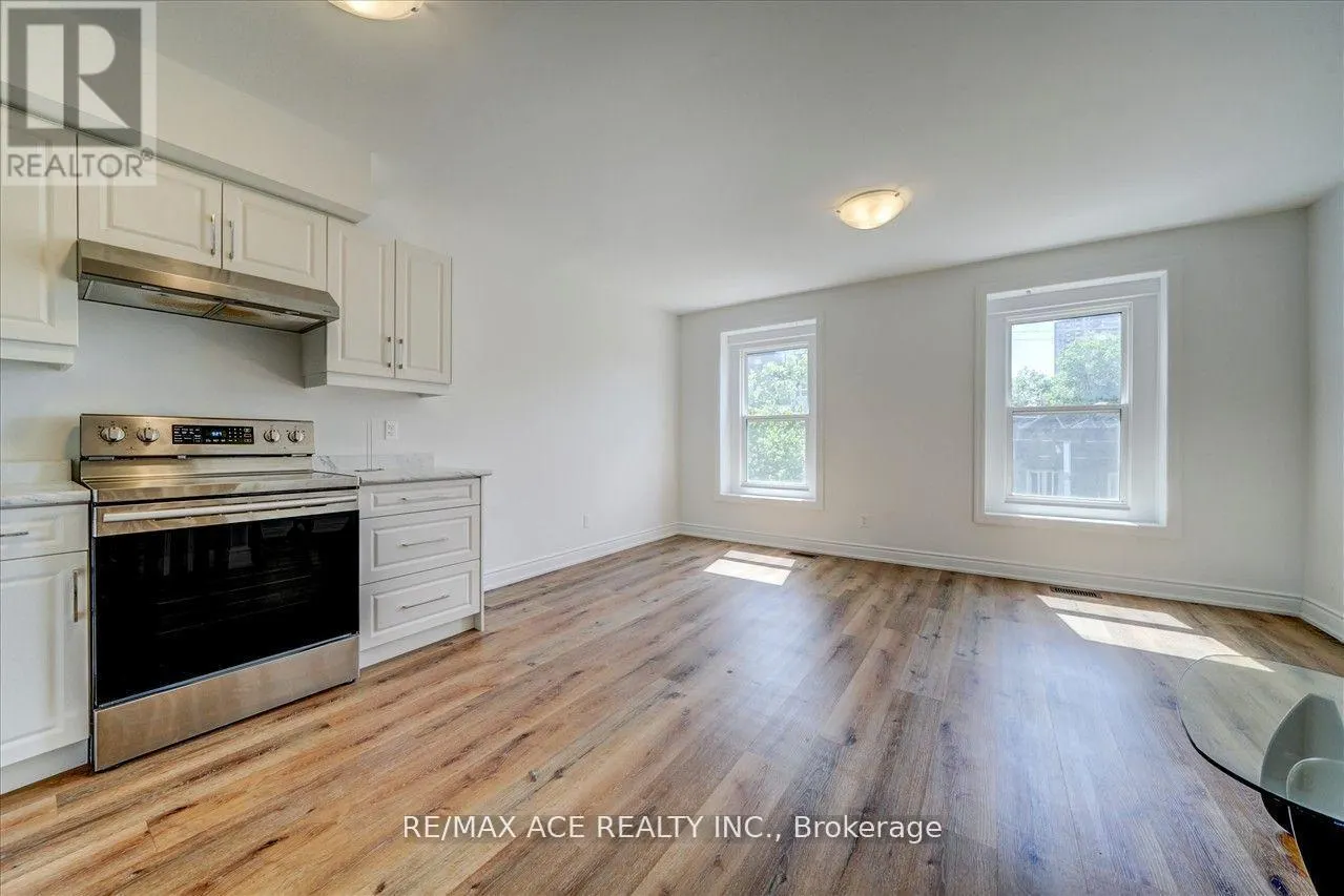 UPPER - 183 MUNRO STREET