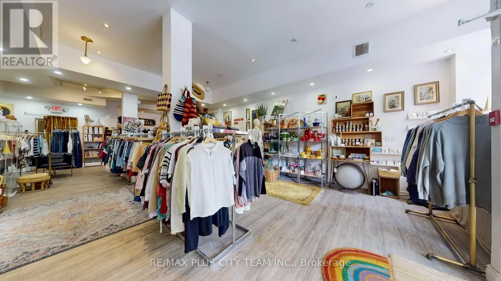 1 - 734 QUEEN STREET E