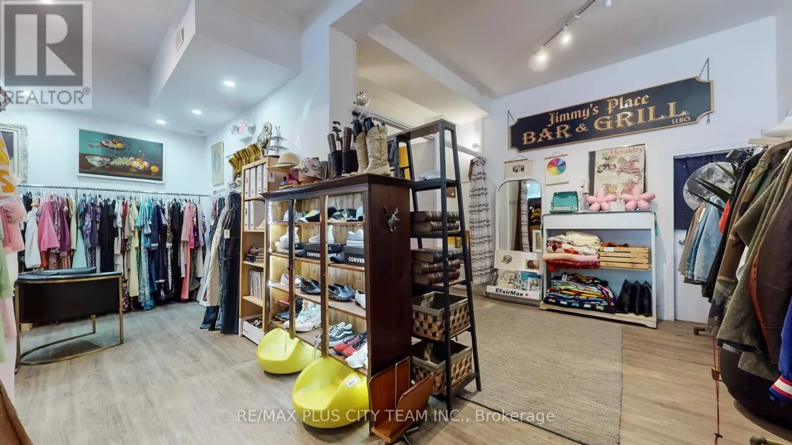 1 - 734 QUEEN STREET E