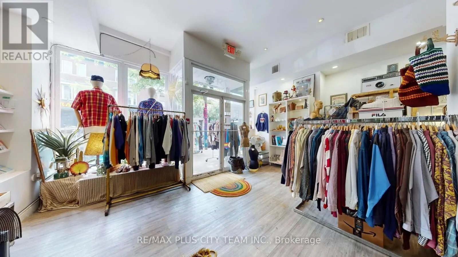 1 - 734 QUEEN STREET E