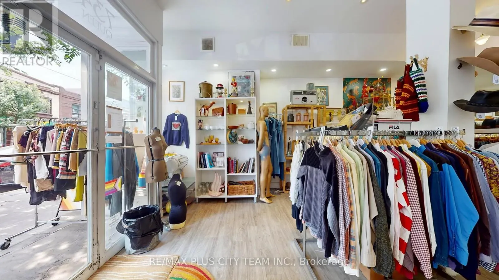 1 - 734 QUEEN STREET E