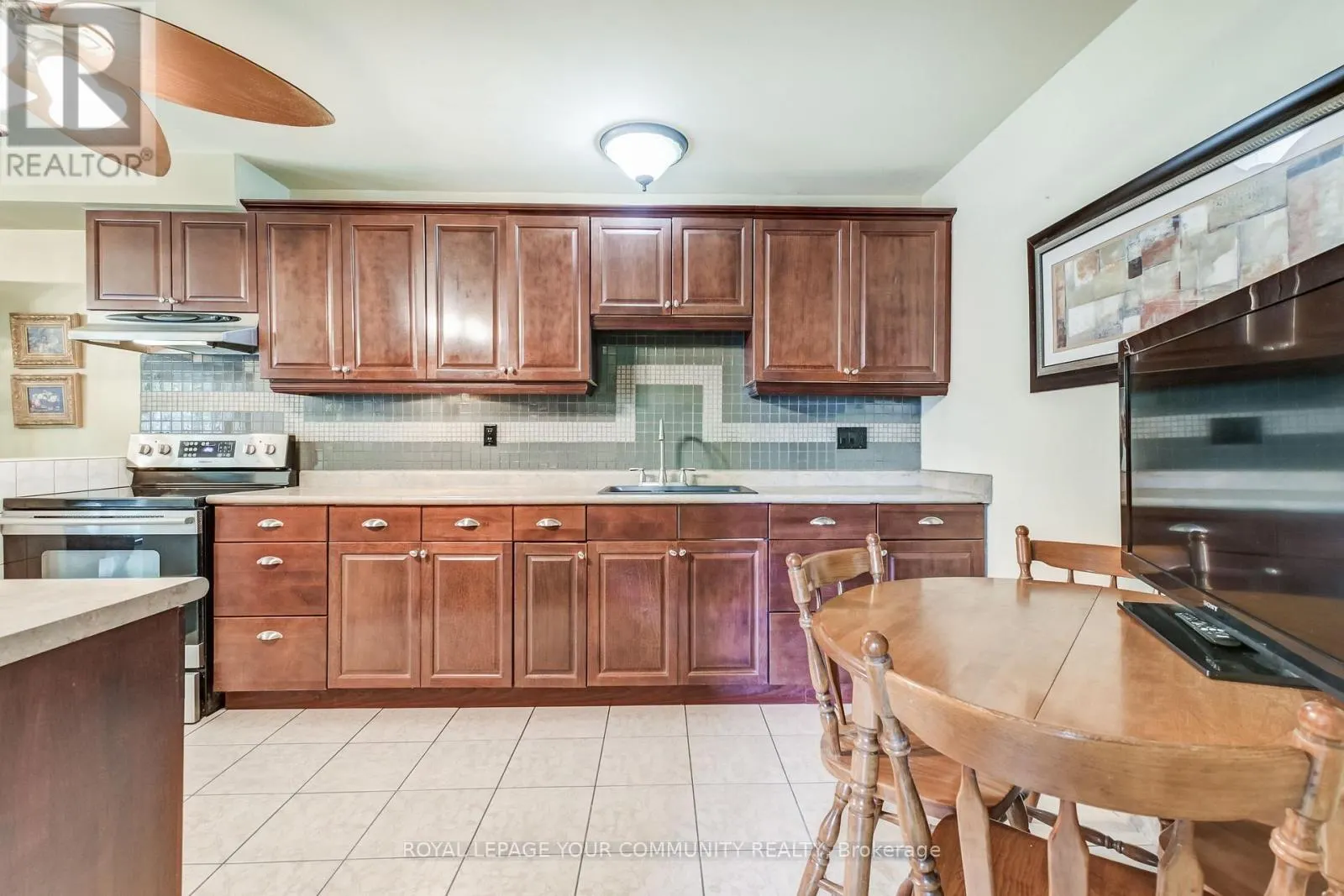 17 TRURO CRESCENT